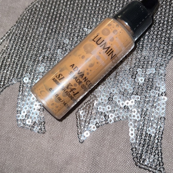 Luminess Silk 4 In 1 Foundation Shade 060 - Picture 5 of 6